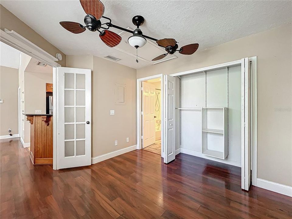 For Sale: $189,000 (2 beds, 2 baths, 804 Square Feet)