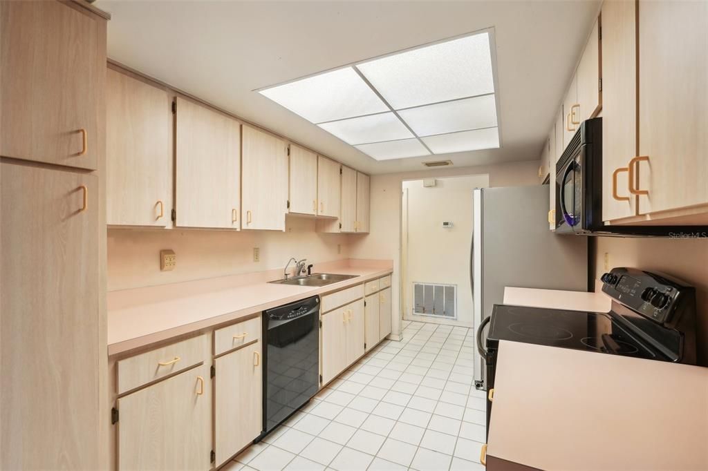 For Sale: $239,900 (2 beds, 2 baths, 1878 Square Feet)