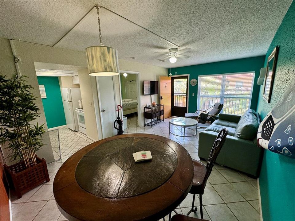 For Sale: $299,900 (1 beds, 1 baths, 470 Square Feet)