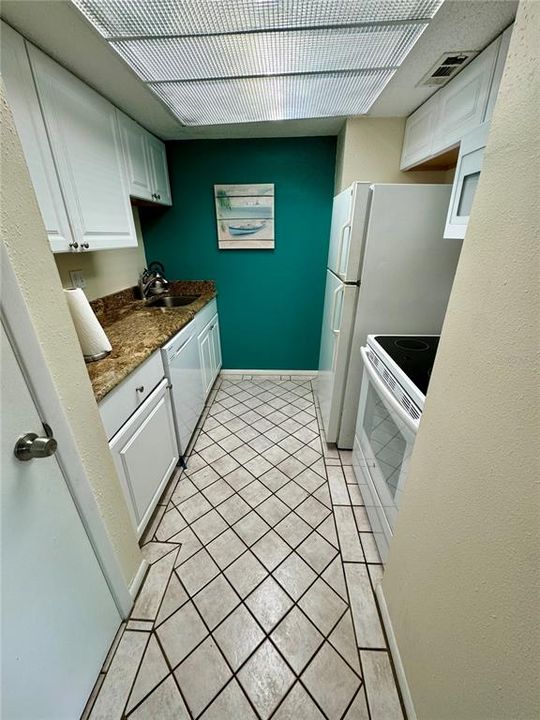 For Sale: $299,900 (1 beds, 1 baths, 470 Square Feet)