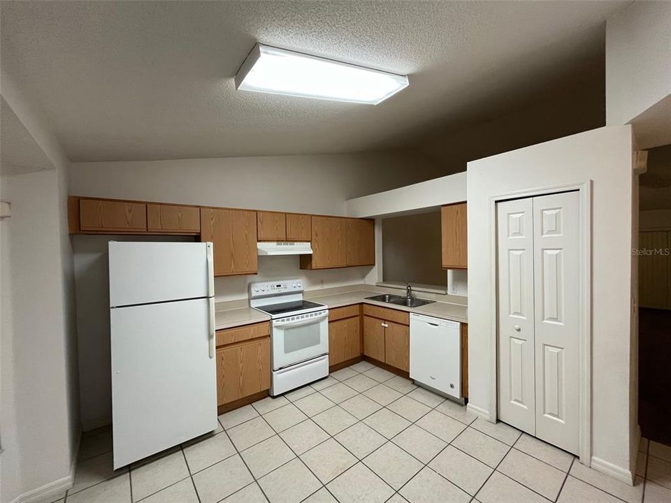 For Rent: $1,830 (3 beds, 2 baths, 1155 Square Feet)