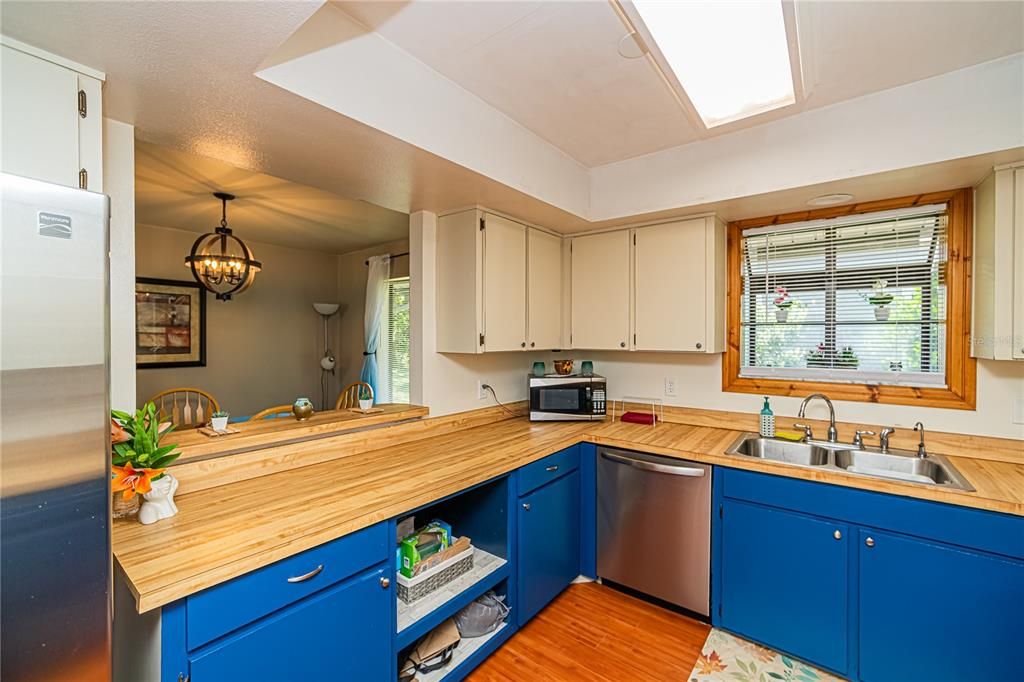 For Sale: $489,900 (3 beds, 2 baths, 1927 Square Feet)