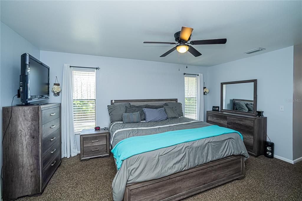 For Sale: $489,900 (3 beds, 2 baths, 1927 Square Feet)