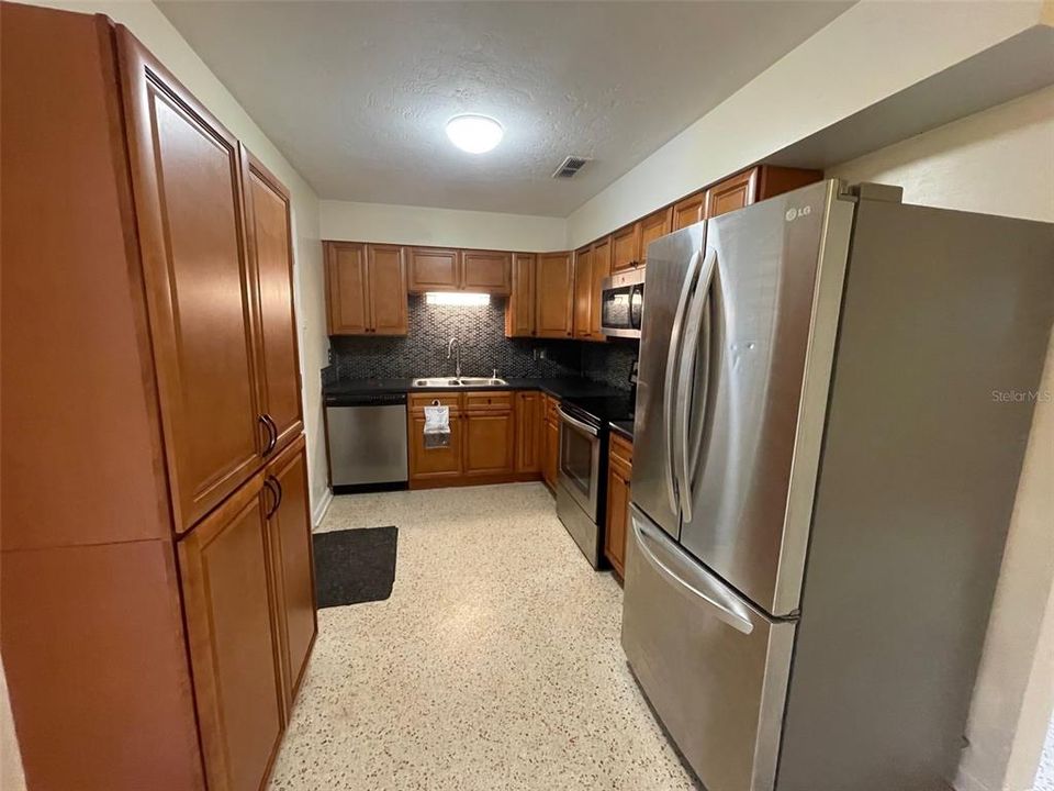 For Rent: $1,475 (3 beds, 1 baths, 987 Square Feet)