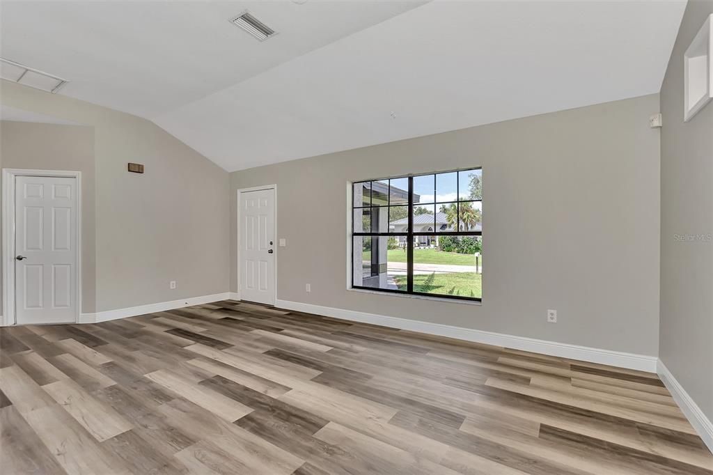 For Sale: $348,000 (3 beds, 2 baths, 1572 Square Feet)