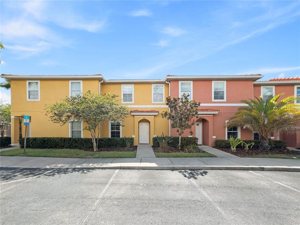 For Sale: $365,000 (3 beds, 3 baths, 1161 Square Feet)