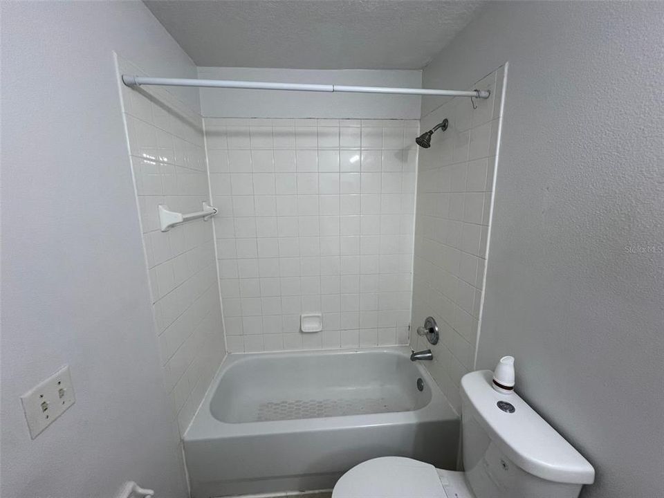 For Rent: $1,050 (1 beds, 1 baths, 748 Square Feet)