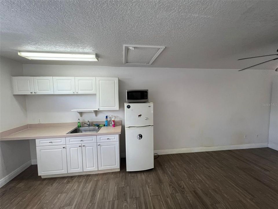 For Rent: $1,050 (1 beds, 1 baths, 748 Square Feet)