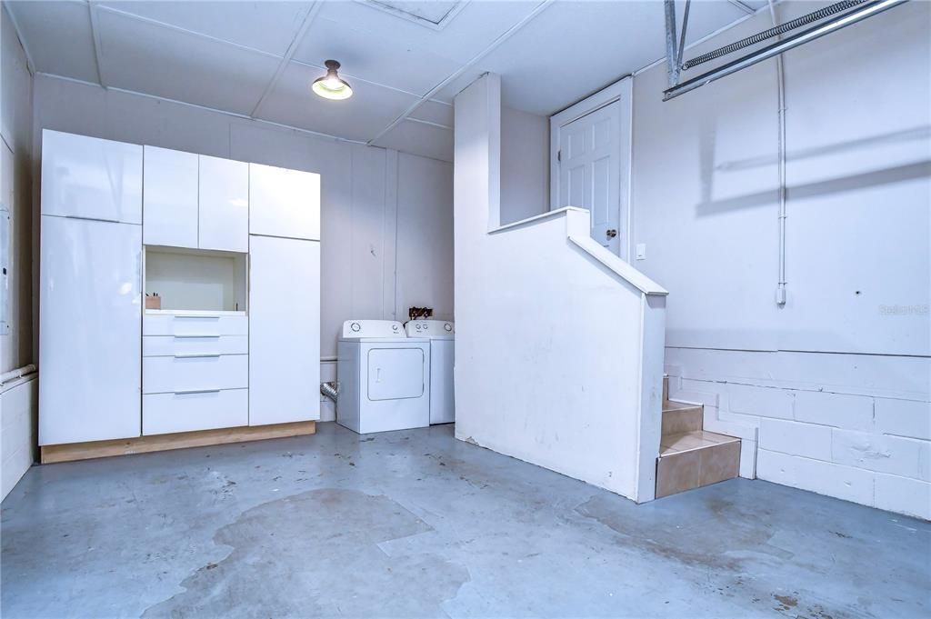 For Sale: $275,000 (2 beds, 1 baths, 822 Square Feet)