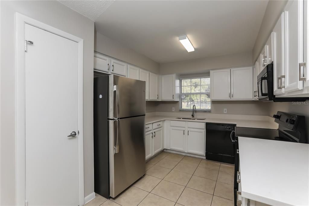 For Rent: $2,090 (3 beds, 1 baths, 1368 Square Feet)