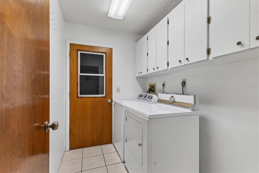 For Sale: $289,000 (2 beds, 2 baths, 1498 Square Feet)