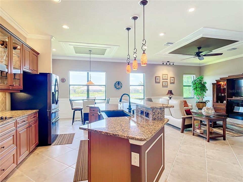 For Sale: $750,000 (4 beds, 2 baths, 2668 Square Feet)
