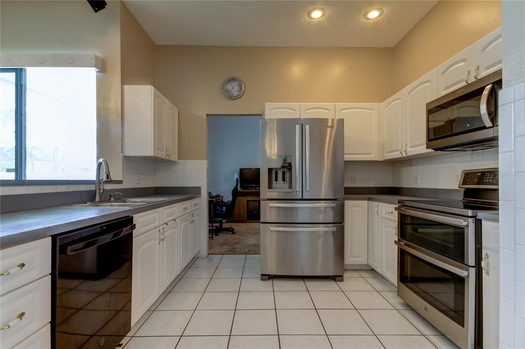 For Sale: $529,500 (3 beds, 2 baths, 1912 Square Feet)