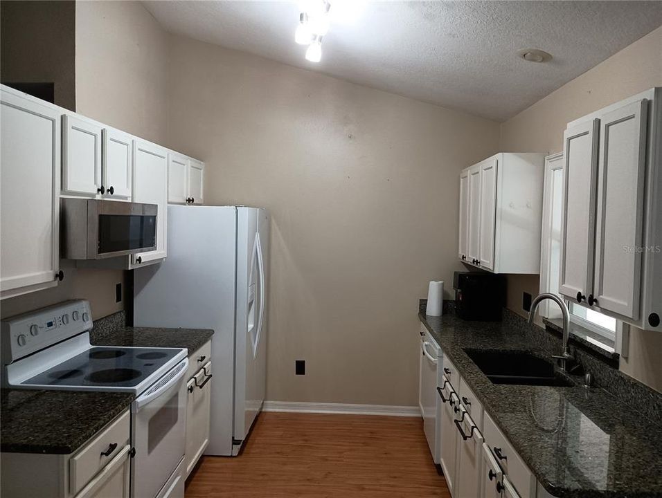 For Sale: $369,900 (3 beds, 2 baths, 1184 Square Feet)