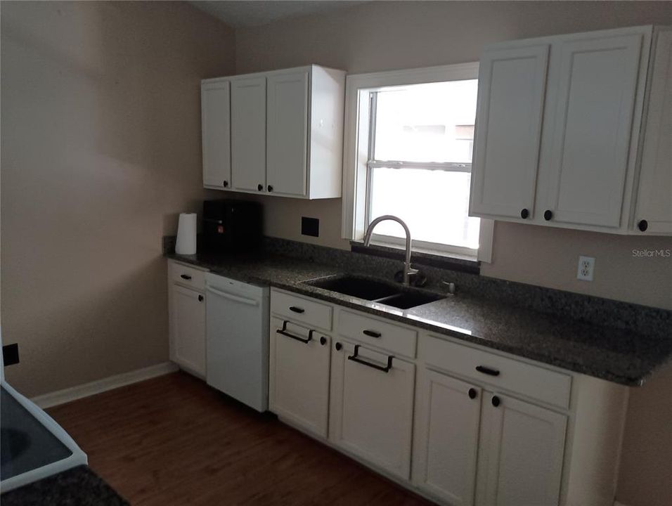 For Sale: $369,900 (3 beds, 2 baths, 1184 Square Feet)