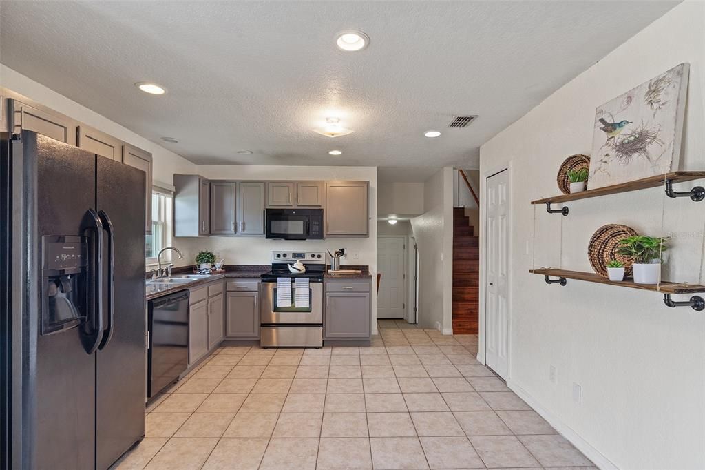 For Sale: $387,000 (5 beds, 2 baths, 1664 Square Feet)