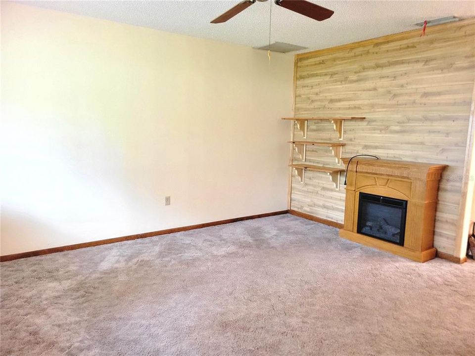 For Sale: $169,000 (2 beds, 2 baths, 936 Square Feet)