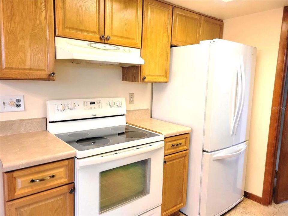 For Sale: $169,000 (2 beds, 2 baths, 936 Square Feet)