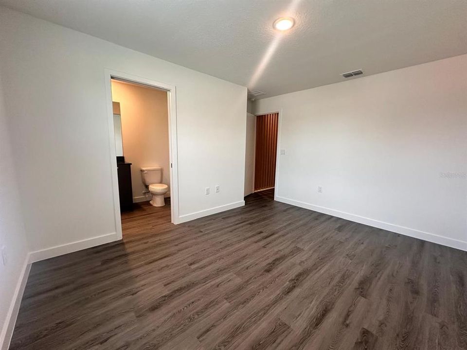 Bedroom 2 with ensuite bathroom (upstairs)