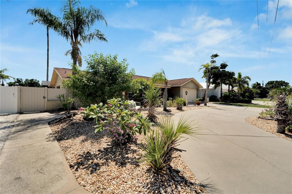 For Sale: $950,000 (4 beds, 2 baths, 1930 Square Feet)