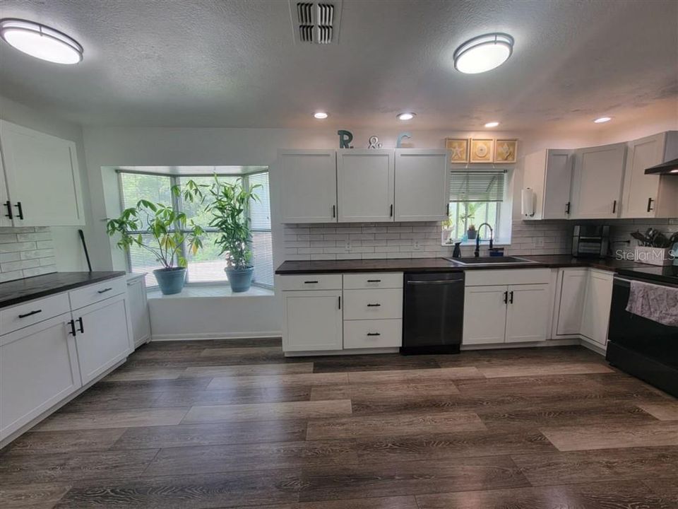 For Sale: $439,900 (3 beds, 2 baths, 2190 Square Feet)