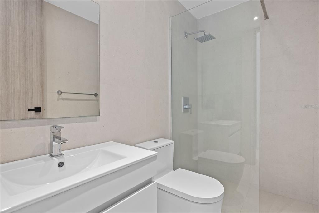 For Sale: $2,900,000 (5 beds, 5 baths, 6000 Square Feet)