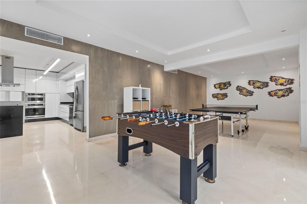 For Sale: $2,900,000 (5 beds, 5 baths, 6000 Square Feet)