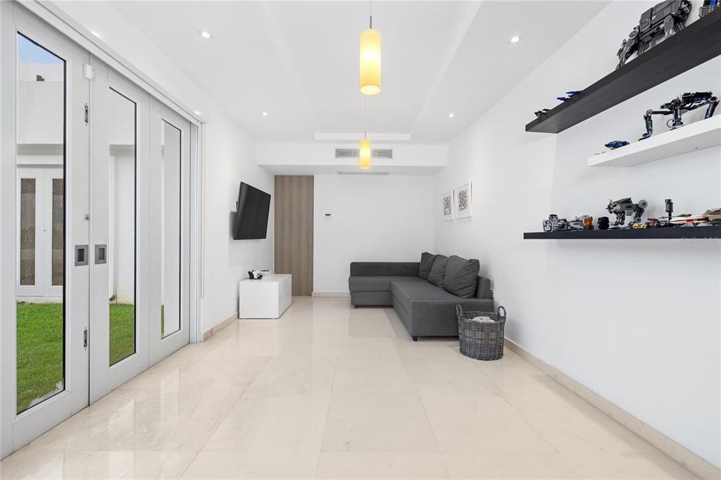 For Sale: $2,900,000 (5 beds, 5 baths, 6000 Square Feet)