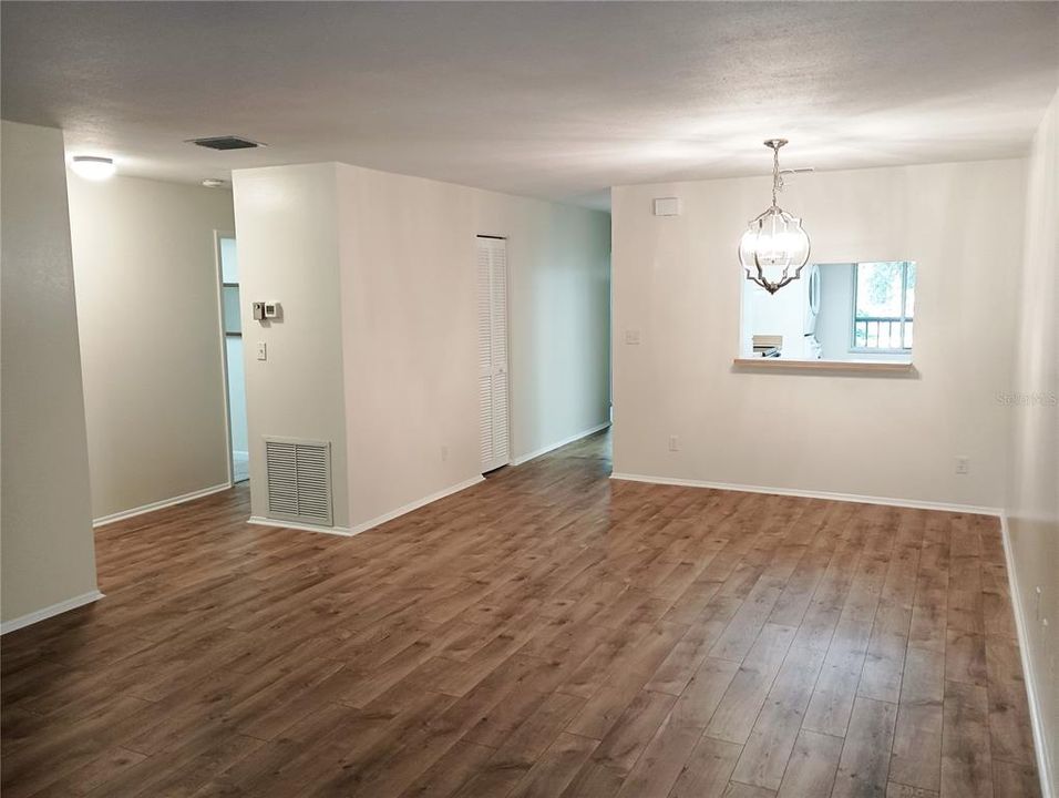 For Sale: $283,500 (2 beds, 2 baths, 1314 Square Feet)