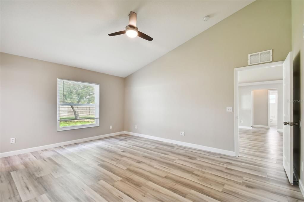 For Sale: $369,000 (3 beds, 2 baths, 1299 Square Feet)