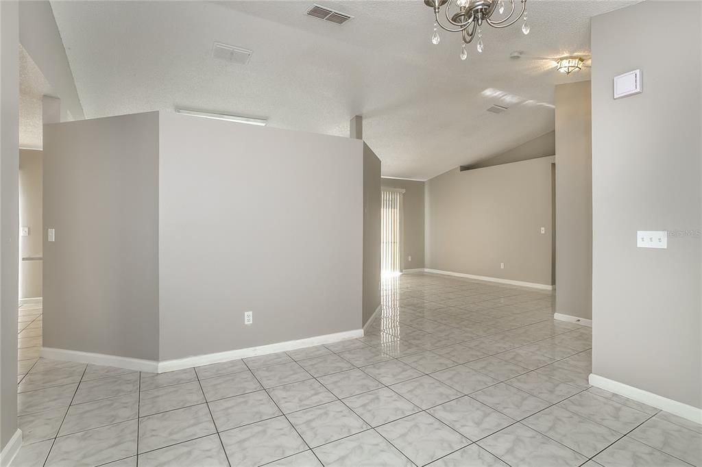 For Rent: $2,010 (3 beds, 2 baths, 1607 Square Feet)