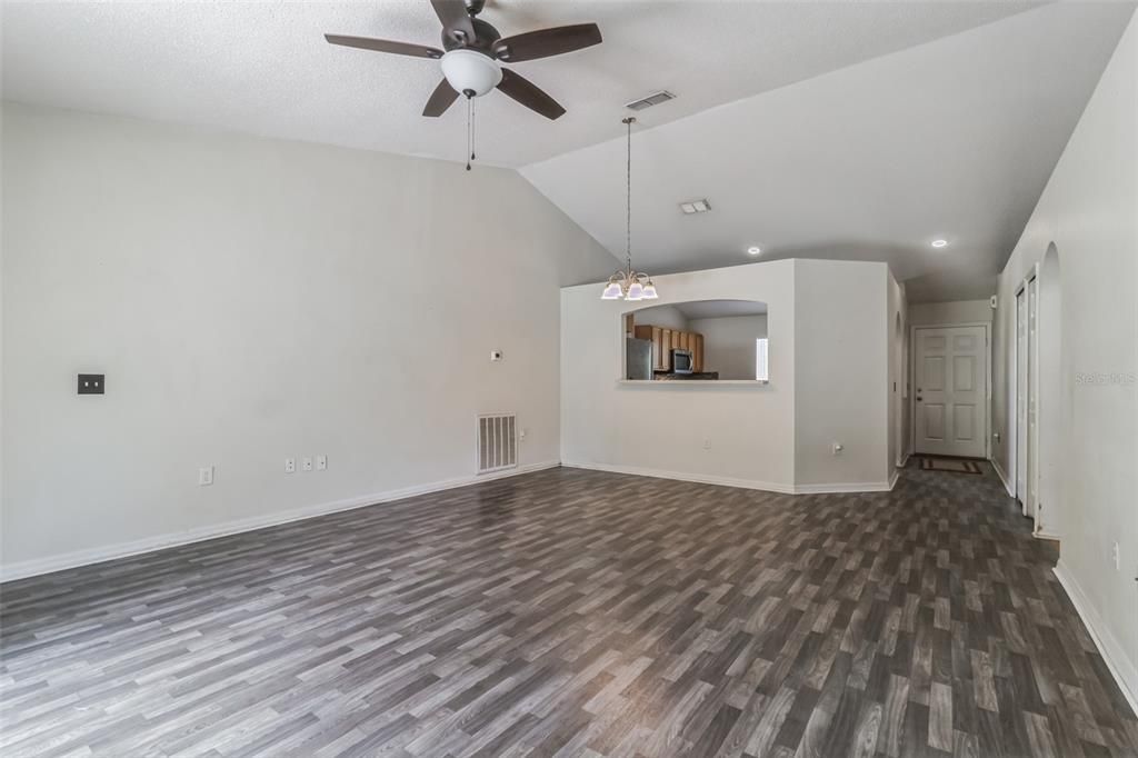 For Sale: $250,000 (3 beds, 2 baths, 1416 Square Feet)