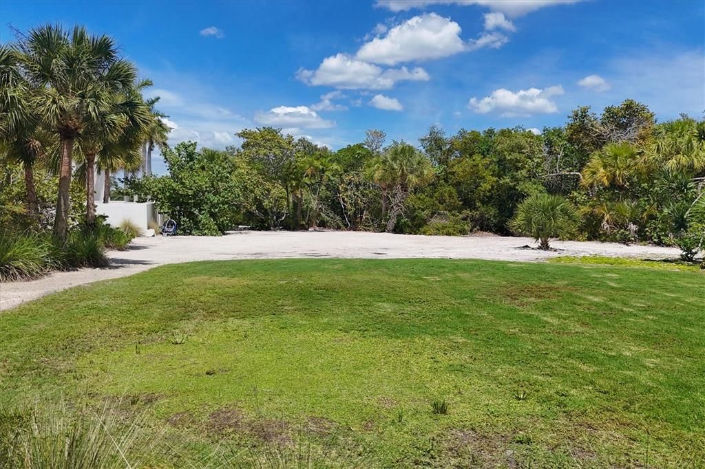 For Sale: $3,600,000 (0.87 acres)