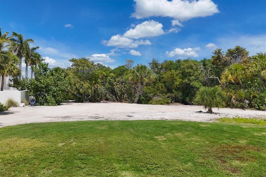 For Sale: $3,600,000 (0.87 acres)