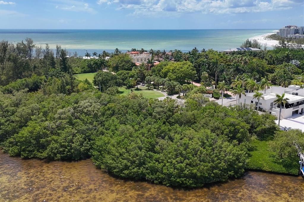 На продажу: $3,600,000 (0.87 acres)