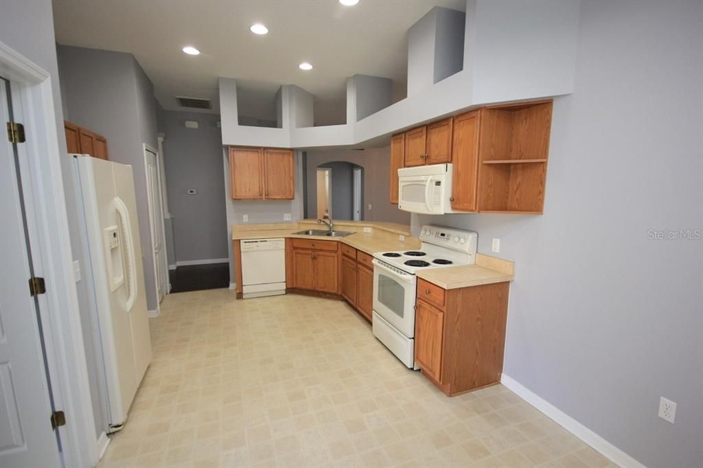 For Rent: $2,295 (4 beds, 2 baths, 1899 Square Feet)