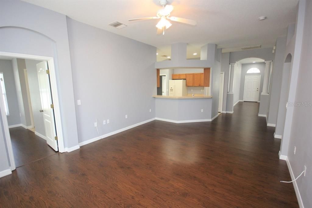 For Rent: $2,295 (4 beds, 2 baths, 1899 Square Feet)