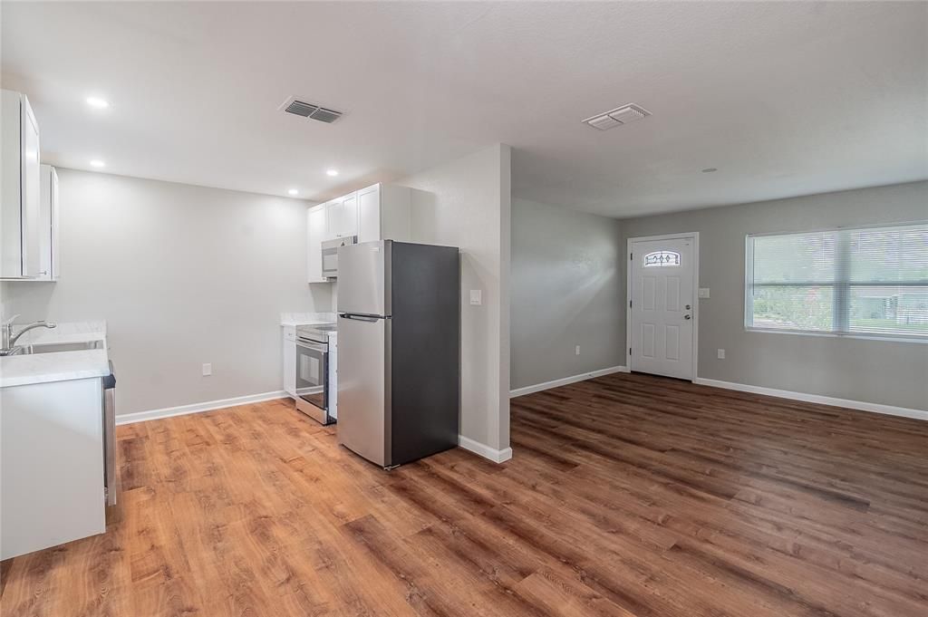 For Sale: $250,000 (3 beds, 1 baths, 960 Square Feet)