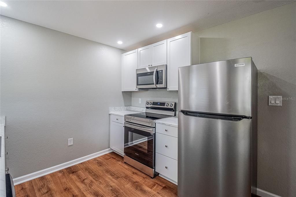 For Sale: $250,000 (3 beds, 1 baths, 960 Square Feet)