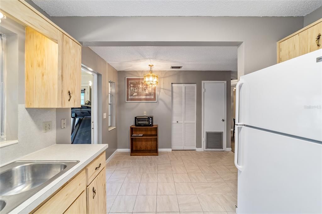 For Sale: $171,000 (2 beds, 2 baths, 1341 Square Feet)