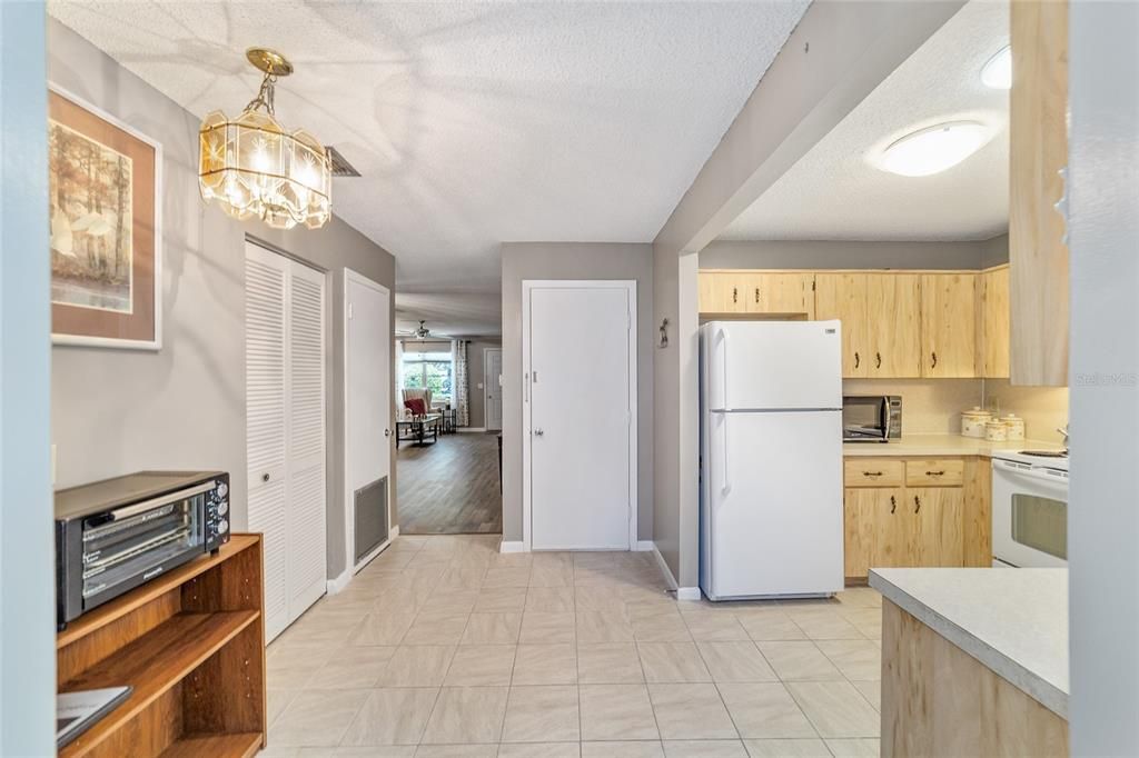 Active With Contract: $154,900 (2 beds, 2 baths, 1341 Square Feet)