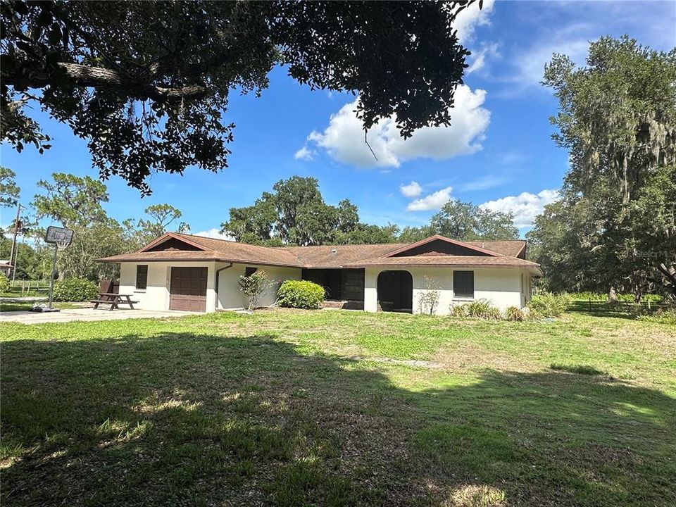 For Sale: $899,000 (4 beds, 3 baths, 2136 Square Feet)