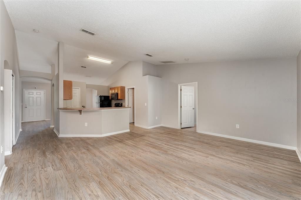 For Sale: $279,900 (3 beds, 2 baths, 1659 Square Feet)
