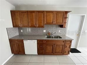 For Rent: $2,300 (3 beds, 2 baths, 1406 Square Feet)