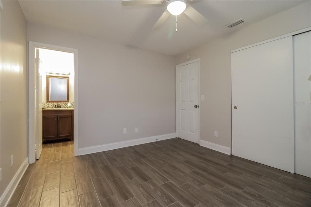 For Rent: $2,365 (3 beds, 2 baths, 1462 Square Feet)