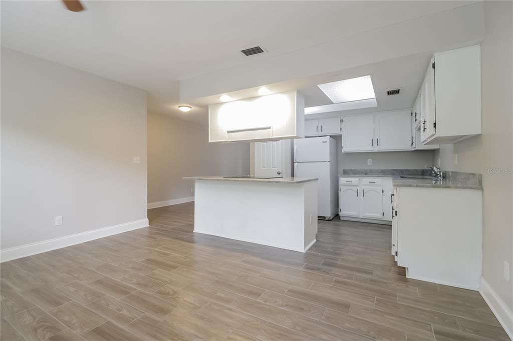 For Rent: $2,365 (3 beds, 2 baths, 1462 Square Feet)