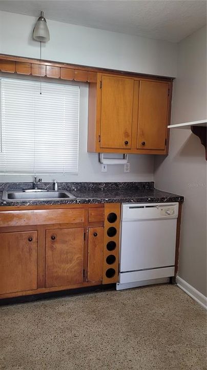 For Rent: $2,700 (2 beds, 1 baths, 1160 Square Feet)