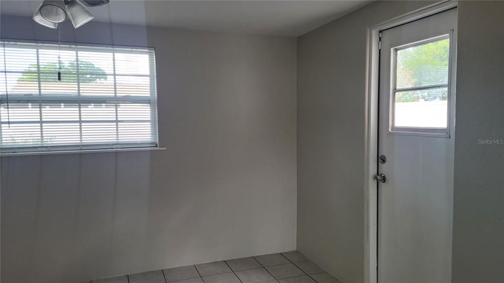 For Rent: $2,700 (2 beds, 1 baths, 1160 Square Feet)