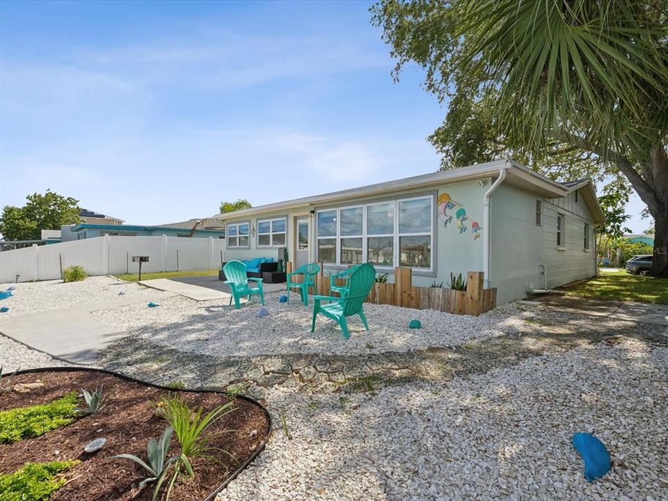 For Sale: $410,000 (3 beds, 1 baths, 1324 Square Feet)