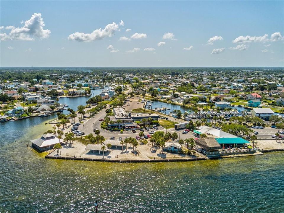 Nearby Hudson Beach, restaurants, boat ramp